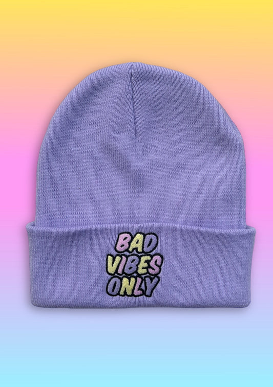 Beanie „Bad Vibes Only“ Flieder