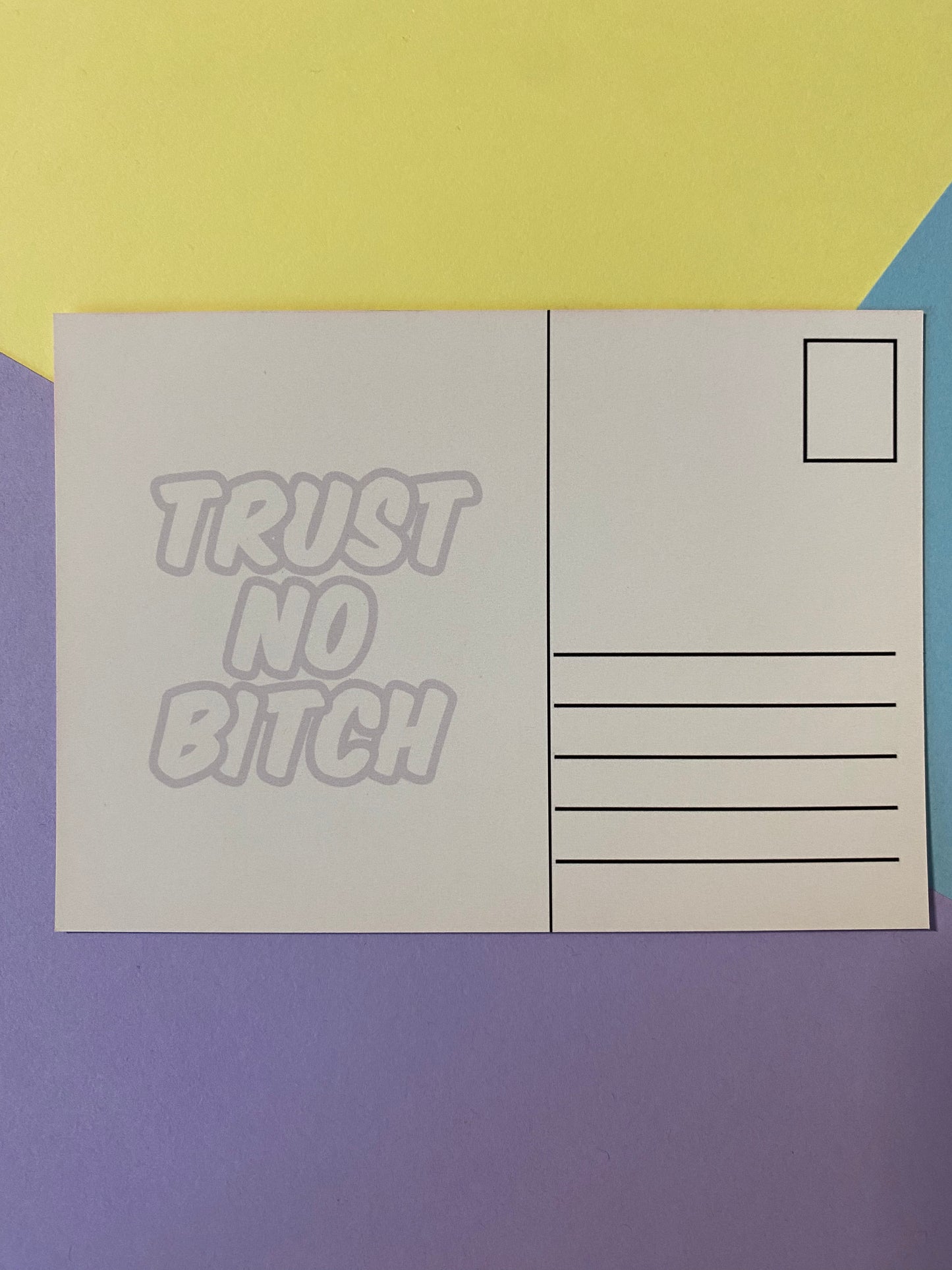 Postkarte „Trust no bitch“