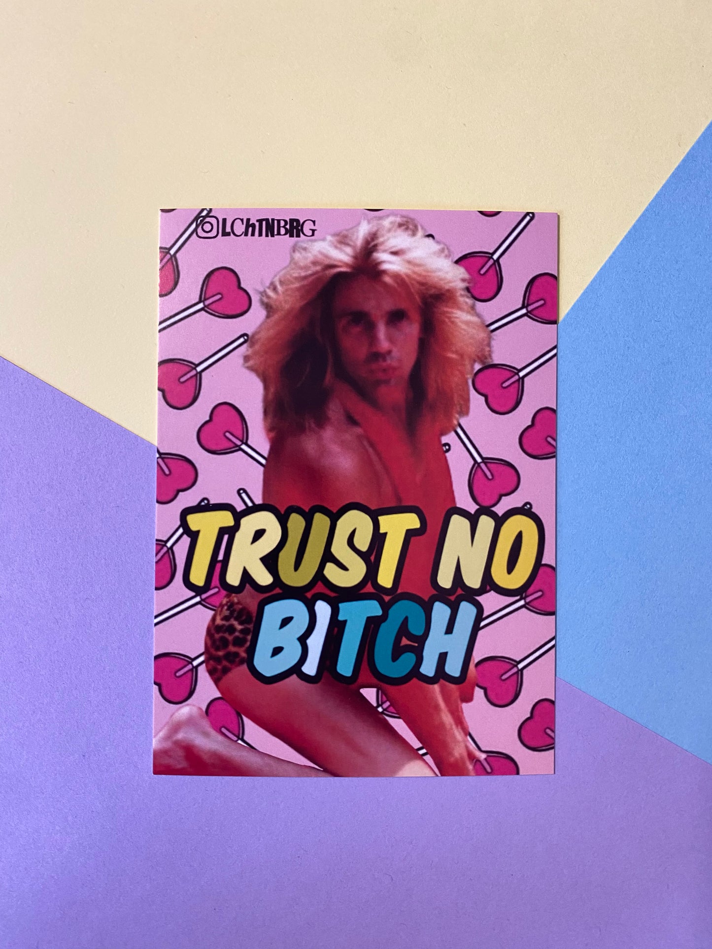 Postkarte „Trust no bitch“