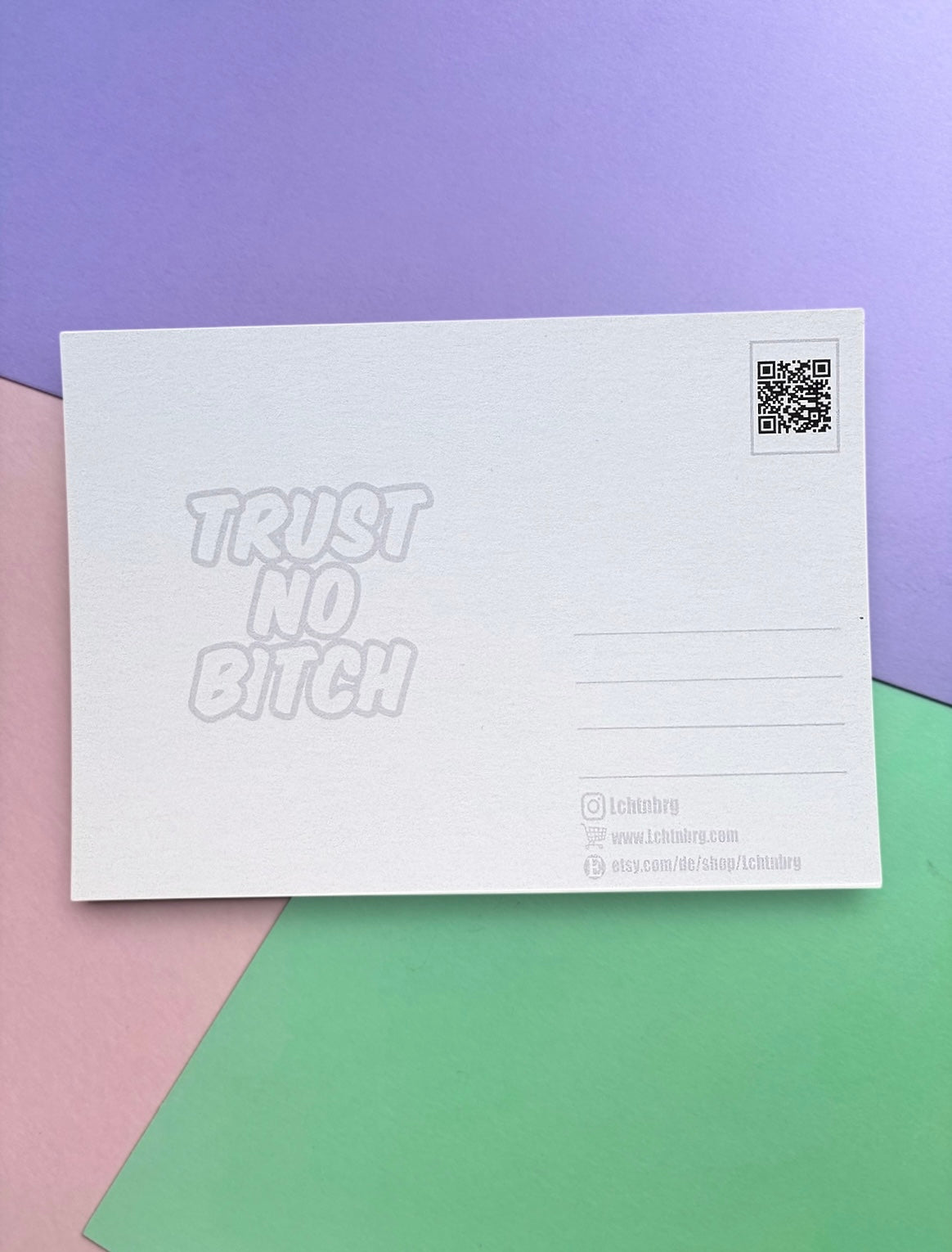 Postkarte „Trust no bitch“