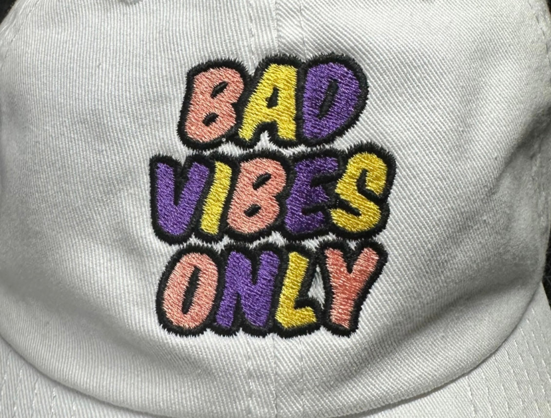 Cap „Bad Vibes Only“ weiß